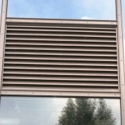 Ventilatierooster / Buitenluchtrooster in een raam